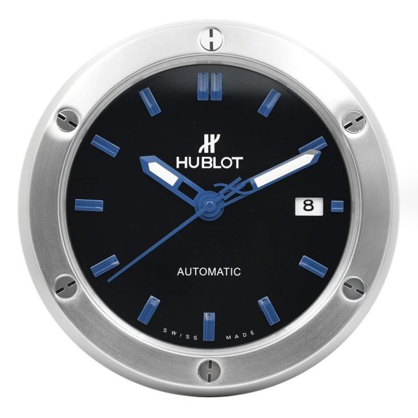 Настенные часы Hublot Classic Fusion